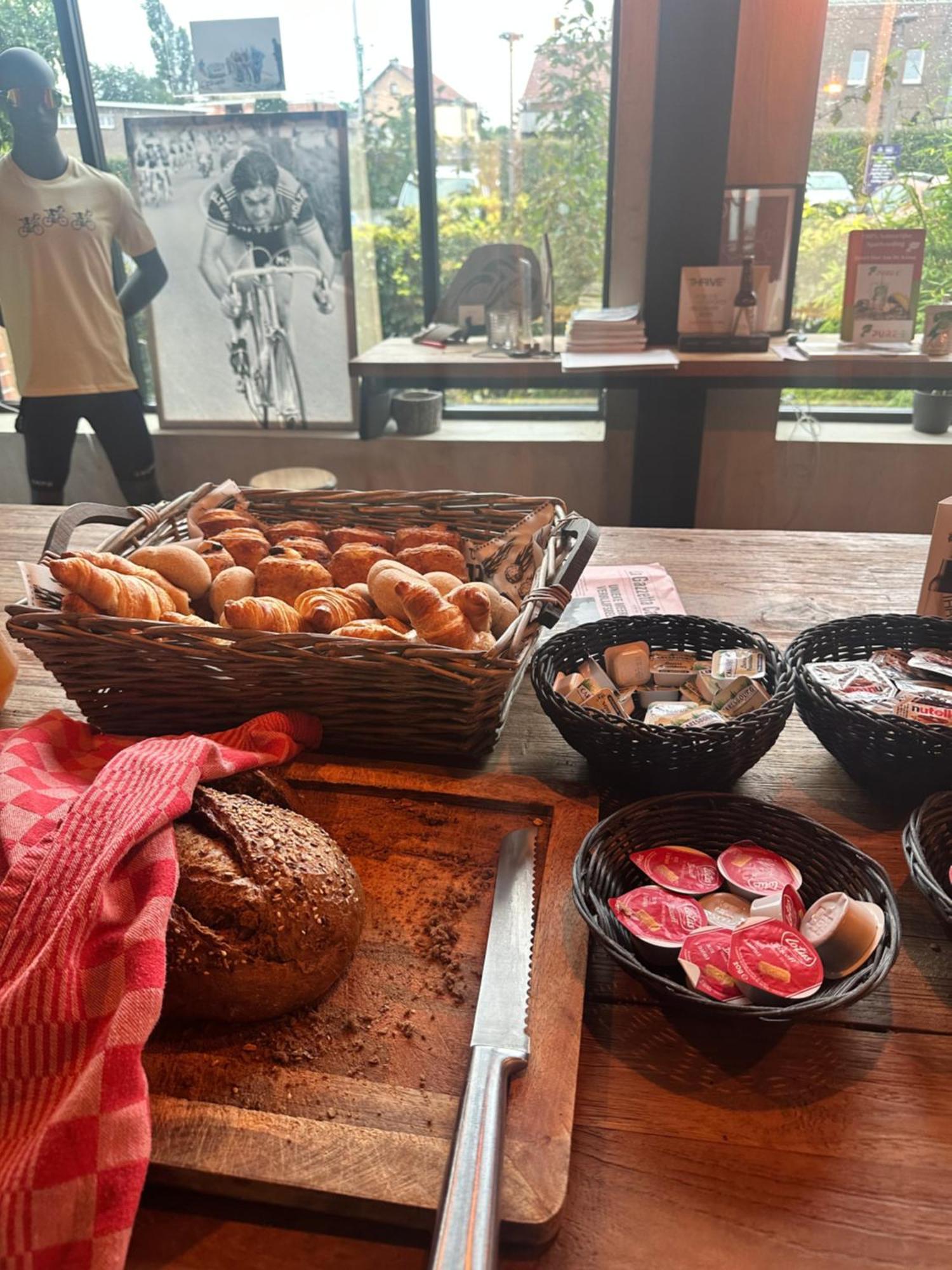 Cafe Coureur Borgloon Hotell Exteriör bild